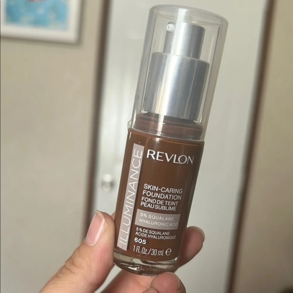 NWT Revlon 605 Rich Mahogany Skin-Caring Illuminance Foundation 🌙 🌙